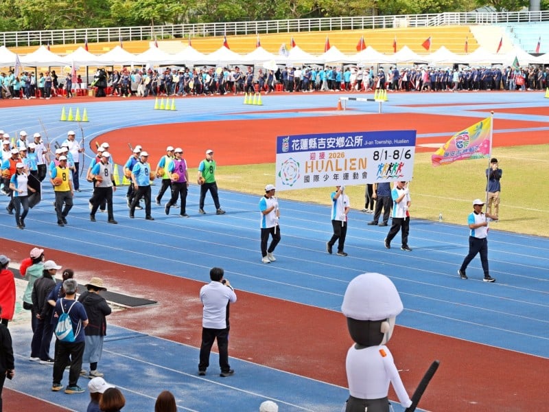 吉安鄉獲全縣機關聯合運動會精神總錦標　 游淑貞率隊落實體能、默契、環保特色出賽